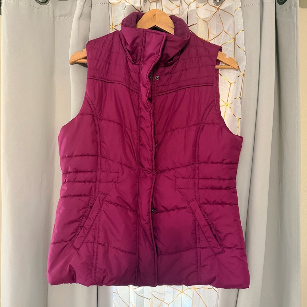 New York and Company Women’s Magenta Puffer Vest | Size Medium | Preowned | V1
